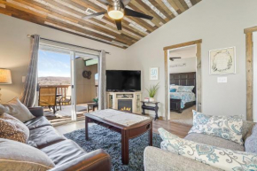Rustic Cove Escape by the Lake